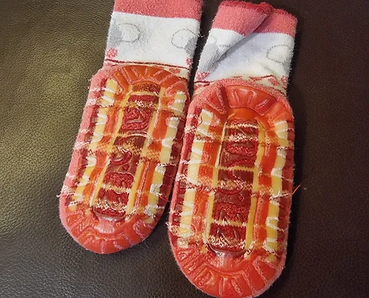 2 Paar Anti- Rutsch Socken Gr. 21/22