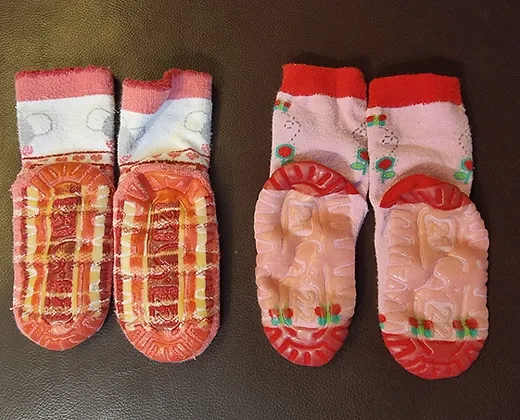 2 Paar Anti- Rutsch Socken Gr. 21/22