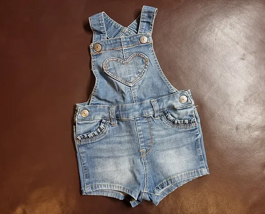 Kurze Latzhose von H&M Gr. 68 (74)