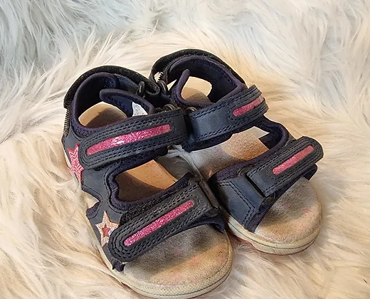 Sandalen Gr. 25 (eher 24)