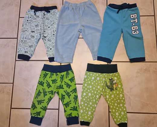 5 Hosen Gr. 74/80